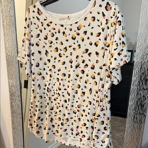 Chic Leopard Print Short Sleeve Women's Top